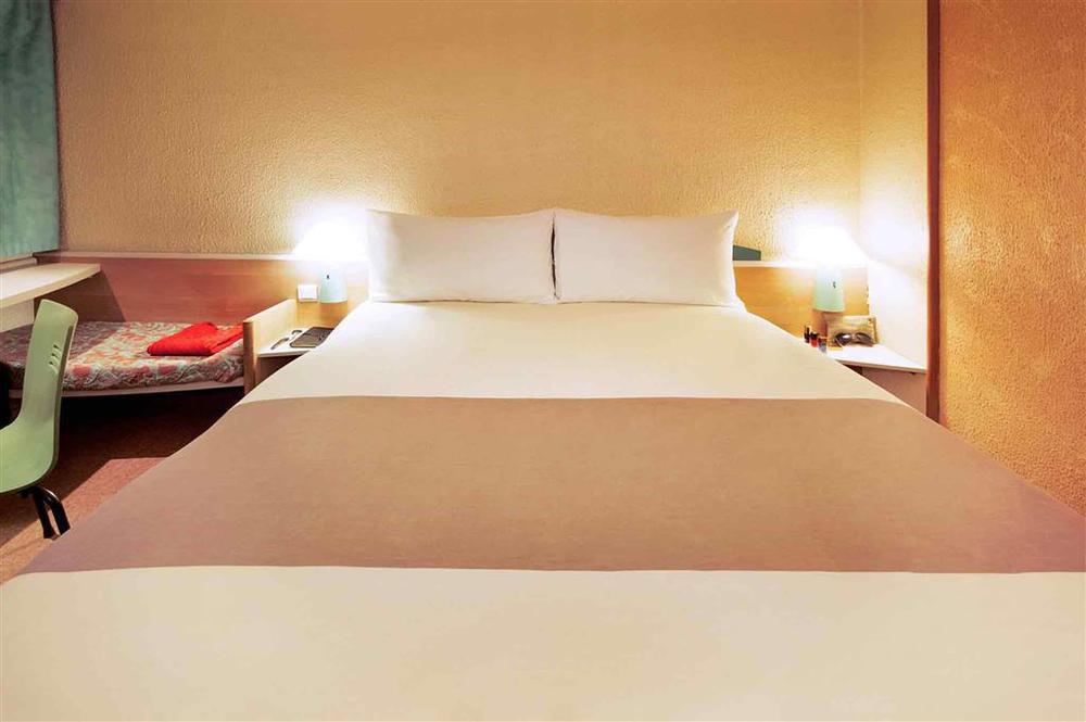 Ibis Lyon L'Isle D'Abeau Hotell Rom bilde